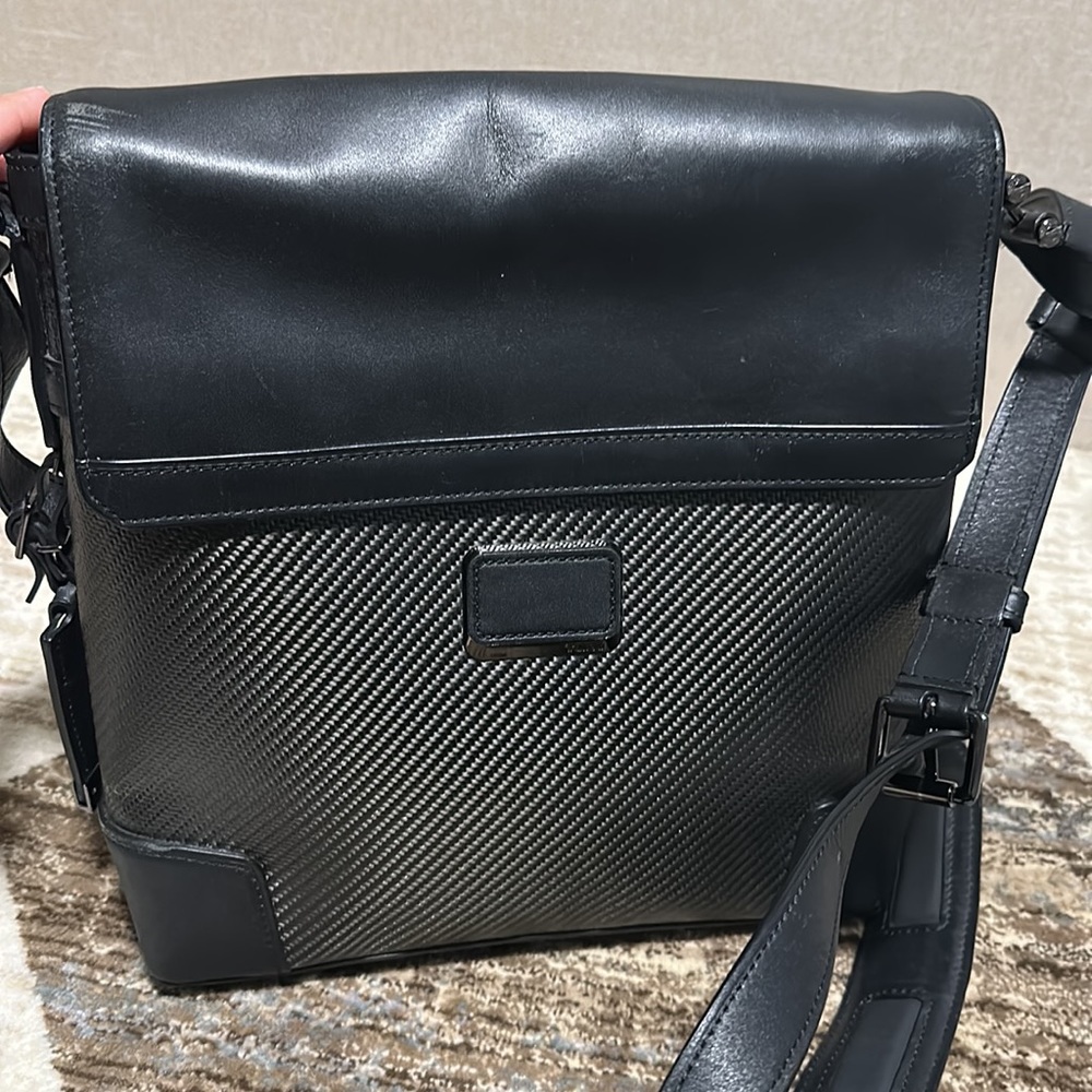 Tumi CFX Suzuka Carbon Fiber Bag Black Messenger Crossbody